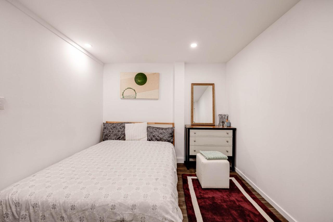 Bright Parkdale Court - Little Portugal W/ Free Parking Leilighet Toronto Eksteriør bilde