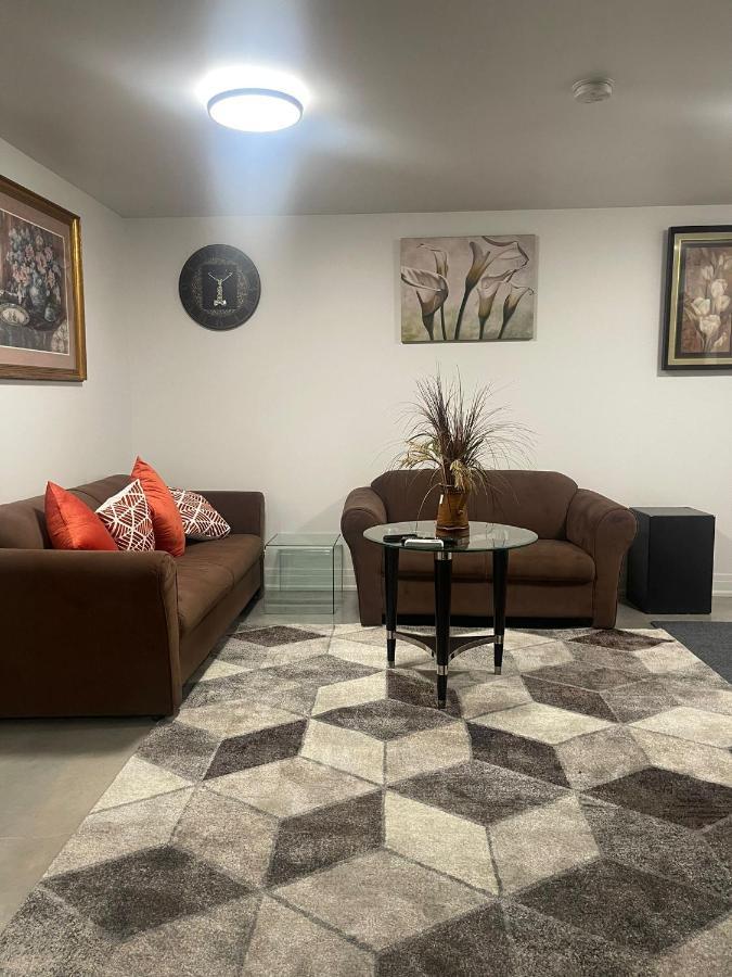 Bright Parkdale Court - Little Portugal W/ Free Parking Leilighet Toronto Eksteriør bilde